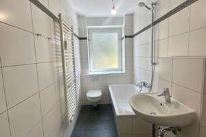 Heller Balkon mit grüner Aussicht in 3 Zimmern in München – Deisenhofener Straße – Deisenhofener Straße 110A, 81539 Obergiesing, München – Vorschaubild 5