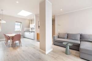 Nahe Rosa-Luxemburg-Platz: 2,5 Zimmer DG-Wohnung im 4. OG, West-Terrasse, Einbauküche, Wannenbad – Schönhauser Allee 186, 10119 Prenzlauer Berg, Berlin – Vorschaubild 8