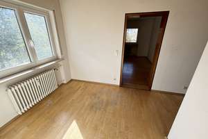 MIT BLICK INS GRÜNE: SAN.-BEDÜRFTIGE 2-ZI-ETW MIT SÜDBALKON, LIFT UND TG-STELLPLATZ IN ER-BÜCHENBACH – Kulmbacher Straße 14, 91056 Büchenbach Nord, Erlangen – Vorschaubild 6