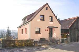 Familiengerechtes EFH auf 753 m² – viel Platz, Gestaltungsfreiheit & weiter Blick ins Grüne – Die vollständige Adresse der Immobilie erhältst du vom Anbieter., 74235 Erlenbach – Vorschaubild 2