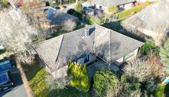 Bild von RESERVIERT - Sanierungsbedürftiger Winkelbungalow mit Potenzial in begehrter Wohnlage!