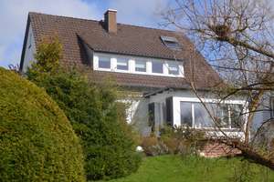 Ein- bis Zweifamilienhaus in Hameln mit einmaligem Blick über die Stadt – Die vollständige Adresse der Immobilie erhältst du vom Anbieter., 31787 Hameln – Vorschaubild 1