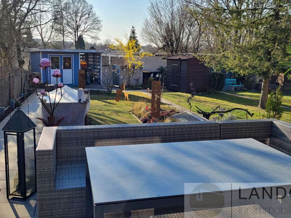 Garten mit Gartenhaus mit Zuga