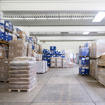 Vielseitige Gewerbehalle mit optimaler Verkehsanbindung zur A8!