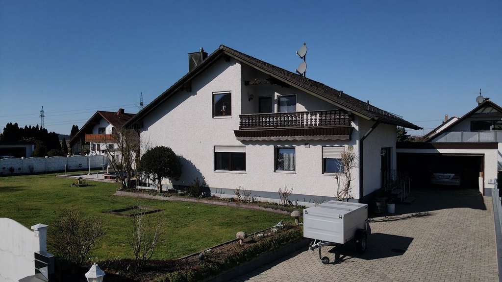 Immobilie in Nersingen - Großzügiges Einfamilienhaus mit 325 m² Wohnfläche, Wintergarten, Pool und Doppelgarage auf 980 m - Bild 1