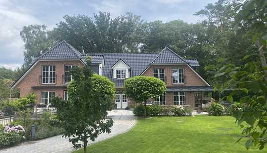 Bild von FAMILIE leben - Zeitlose Landhaus-Villa mit hanseatischem Charme und außergewöhnlicher Flexibilität