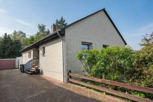 Solider Bungalow in ruhiger und zentraler Lage mit großem Eigentumsgrundstück – Die vollständige Adresse der Immobilie erhältst du vom Anbieter., 38108 Hondelage, Braunschweig – Vorschaubild 3