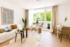 Klein, aber oho: Frisch renoviert mit großem Balkon ins Grüne