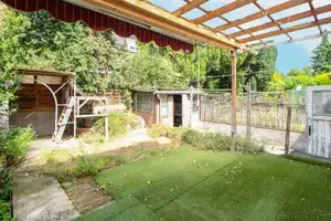Leerstehendes Reiheneckhaus mit Entwicklungsmöglichkeiten in Stuttgart-Altenburg – Stuttgart – Vorschaubild 1