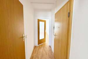 "Schöne 3-Zimmer-Wohnung mit Balkon, Einbauküche und tollem Grundriss" – Albert-Köhler-Straße 10, 9122 Morgenleite, Chemnitz – Vorschaubild 3