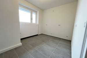 Neues Familien-Zuhause! Modernisierte 4 Zimmer mit Umlaufbalkon, 2 neue Bäder, neuer Boden, Aufzug – Krohstraße 2, 50968 Bayenthal, Köln – Vorschaubild 11