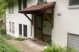 1 Zimmer, fantastischer Ausblick, riesiger Südwestbalkon und Tiefgaragenstellplatz – Breitensteinstr. 66, 72574 Bad Urach – Vorschaubild 2