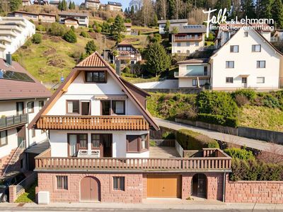 sonniges Wohnhaus für 2 Familien mit Terrasse, Balkon und Fernblick in bevorzugter Schwarzwaldlage
