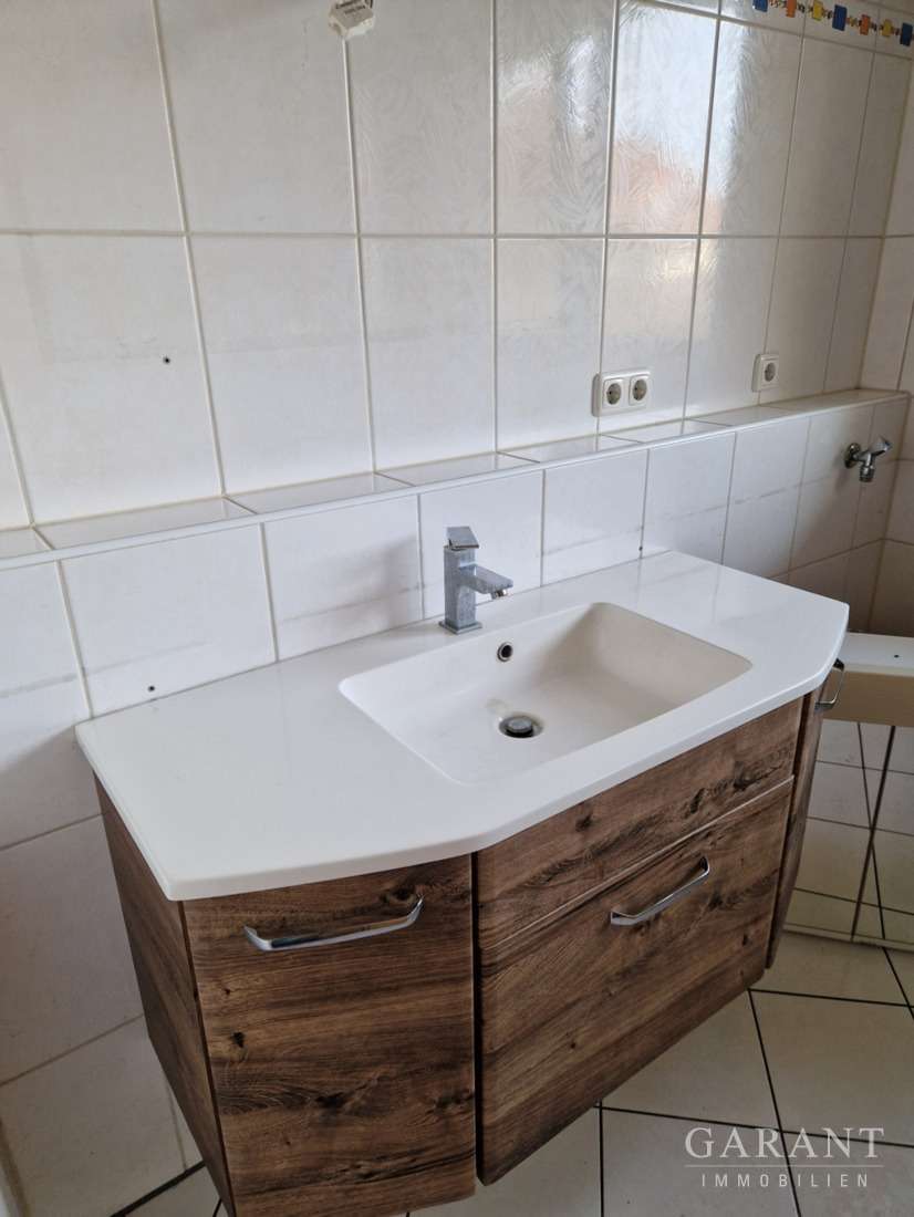 Immobilie in Walsdorf - Charmante 3 Zimmer-Wohnung mit Südwest-Balkon, komplett mit Einbauküche - Bild 6