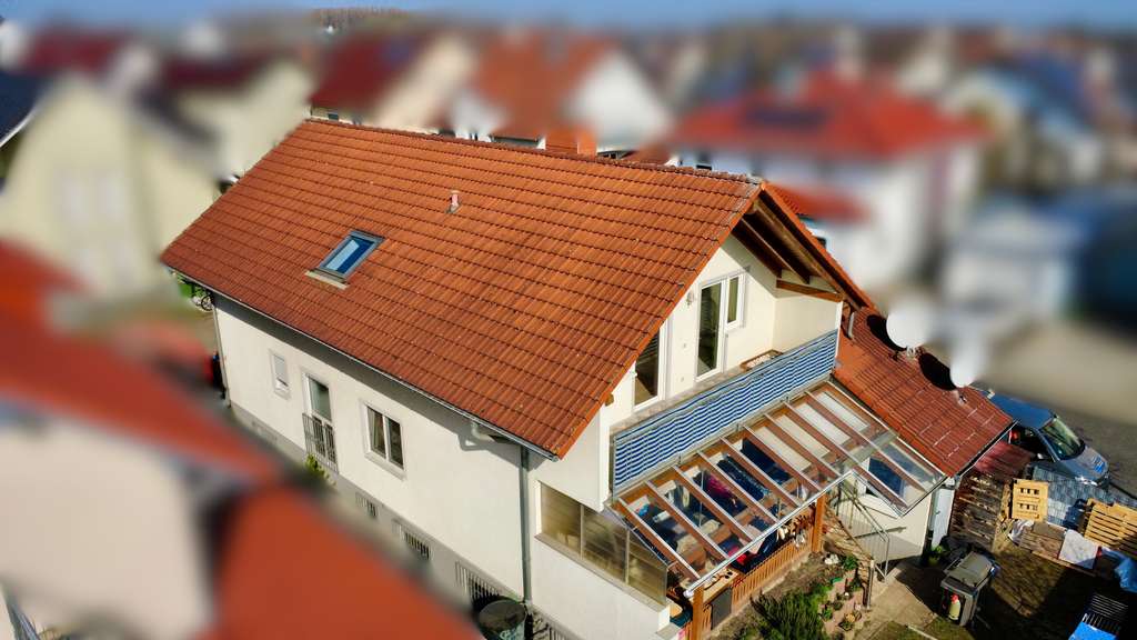 Immobilie in Graben-Neudorf - Attraktive Dachgeschosswohnung mit 2 Balkonen und 2 Stellplätzen – sofort verfügbar - Bild 3