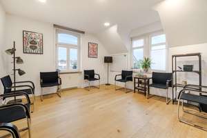 Einzigartiger repräsentativer Stilaltbau in bester zentraler Geschäftslage mit vielen Stellplätzen – Die vollständige Adresse der Immobilie erhältst du vom Anbieter., 61250 Usingen – Vorschaubild 12