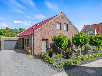 Wohnen mit besonderem Flair – Großzügiges Einfamilienhaus mit außergewöhnlicher Gartenanlage