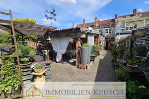 Preis deutlich reduziert-Sehr großes Haus mit traumhaftschönen + großen Garten + Dachterrasse !!!