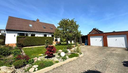 Bild von Modernisiert & Freistehend! Großzügiges Einfamilienhaus in ruhiger und familienfreundlicher Lage!