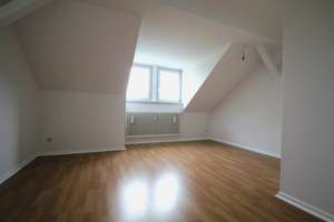 +++ Dachgeschosswohnung mit Einbauküche.....+++ – Ulmenstraße 18, 9112 Kaßberg, Chemnitz – Vorschaubild 3