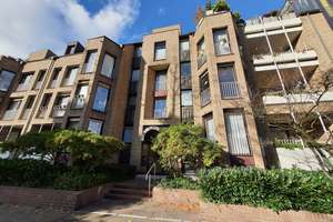 GELEGENHEIT am Ehrenhof: Großzügige 3-Zi Wohnung in Bestlage am Hofgarten/Rhein (PROVISIONSFREI)