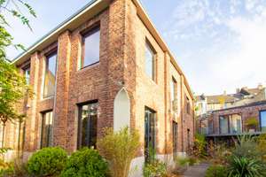 Exklusives Haus-im-Haus Loft Refugium in versteckter Hinterhof-Oase