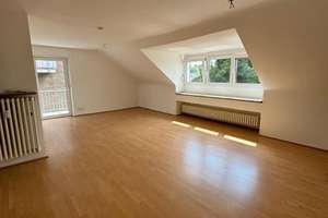 Wunderschöne, helle Dachgeschoss-Wohnung mit Balkon in Essen-Stadtwald