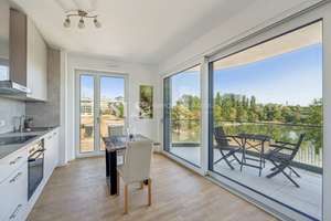 Wohnen auf höchstem Niveau - Exklusive 3-Zimmer-Wohnung mit Tiefgaragenstellplatz & Seeblick