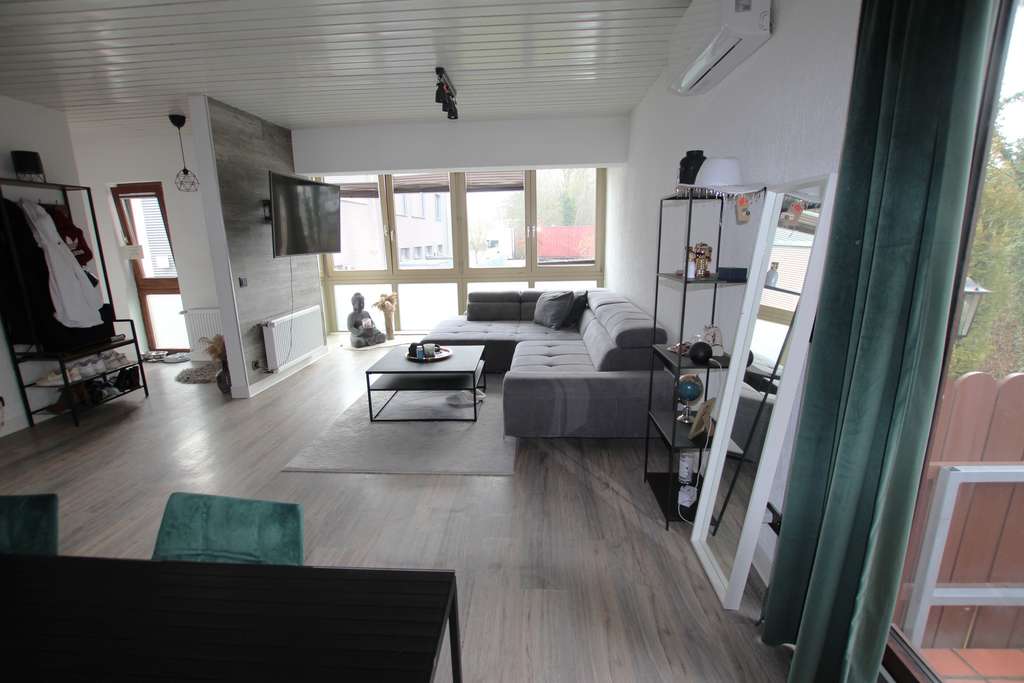 Immobilie in Wiesloch - Charmantes Mehrgenerationen-Ensemble plus 2 Wohneinheiten mit Garten, Garage u. Stellplätze - Bild 1