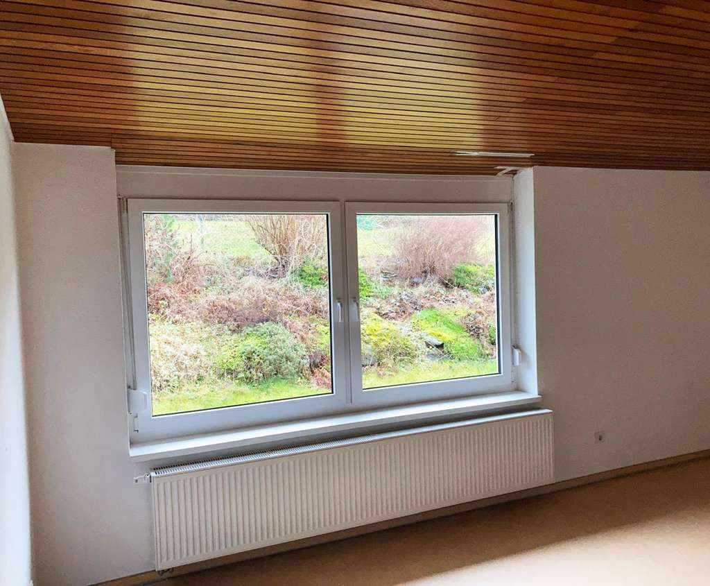 Immobilie in Bad Endbach - Geräumiges Einfamilienhaus mit großer Terrasse und überdachter Pergola! - Bild 4