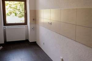 Wohnen im Herzen der Stadt – gemütliche EG-Wohnung mit Terrasse! Frisch renoviert! – Wettinerstraße 44, 8280 Aue – Vorschaubild 7