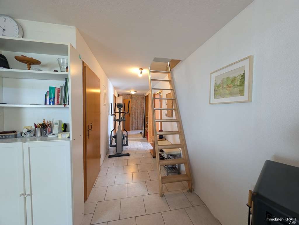 Immobilie in Zeven - Dachgeschosswohnung mit Doppelcarport - Bild 3