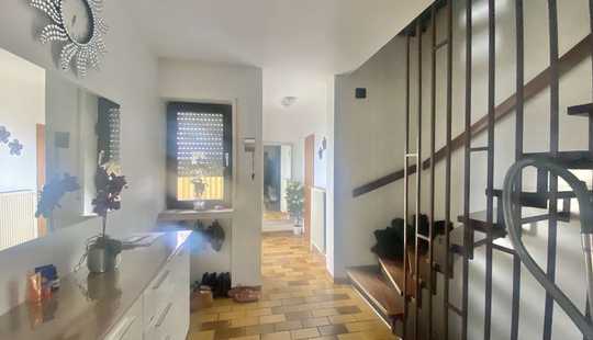 Bild von Freundliches Reihenendhaus mit Garten und Garage