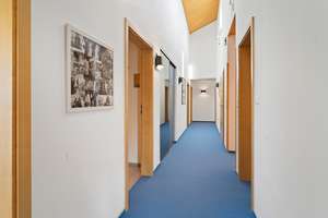 Architektonisches Wohnerlebnis mit Einliegerwohnung – Zentral & ruhig in Neumünster-Faldera – Die vollständige Adresse der Immobilie erhältst du vom Anbieter., 24537 Faldera, Neumünster – Vorschaubild 18