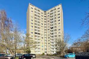 Vermietete 2-Zimmer-Wohnung mit EBK, Balkon, Aufzug und Bodenkammer // Kiel-Dietrichsdorf