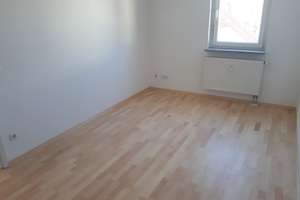 Schöne, helle, zentral gelegene 2-Zimmer-Wohnung mit Balkon – Die vollständige Adresse der Immobilie erhältst du vom Anbieter., 82178 Puchheim – Vorschaubild 4