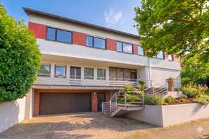 Provisionsfrei: Traumhaus mit Fernblick, Pool & Einliegerwohnung in Karlsruhe-Durlach – Die vollständige Adresse der Immobilie erhältst du vom Anbieter., 76227 Durlach, Karlsruhe – Vorschaubild 2