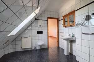 Lichtdurchflutete, bezugsfreie Maisonettewohnung mit Südbalkon und zwei Bädern in Neviges – Die vollständige Adresse der Immobilie erhältst du vom Anbieter., 42553 Neviges, Velbert – Vorschaubild 11
