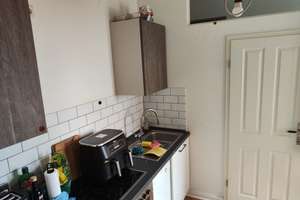 Möblierte 2-Zimmer-Erdgeschoss-Wohnung in Düsseldorf-Volmerswerth (3 km zur Universität) – Volmerswerther Str. 438, 40221 Volmerswerth, Düsseldorf – Vorschaubild 2