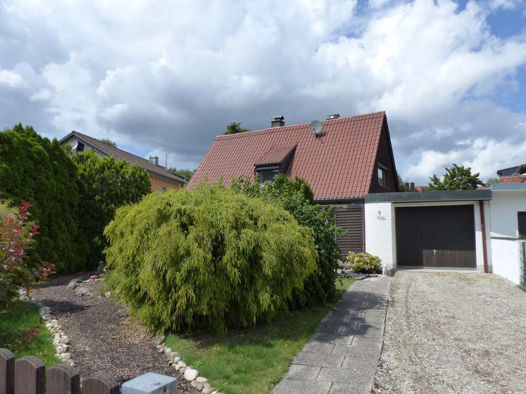 Dachau: Herrlich eingewachsenes Grundstück mit Altbestand nahe dem Amperwald