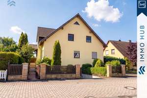 +++Großzügiges Zweifamilienhaus mit Einliegerwohnung, Pool und unverbaubarem Naturblick+++