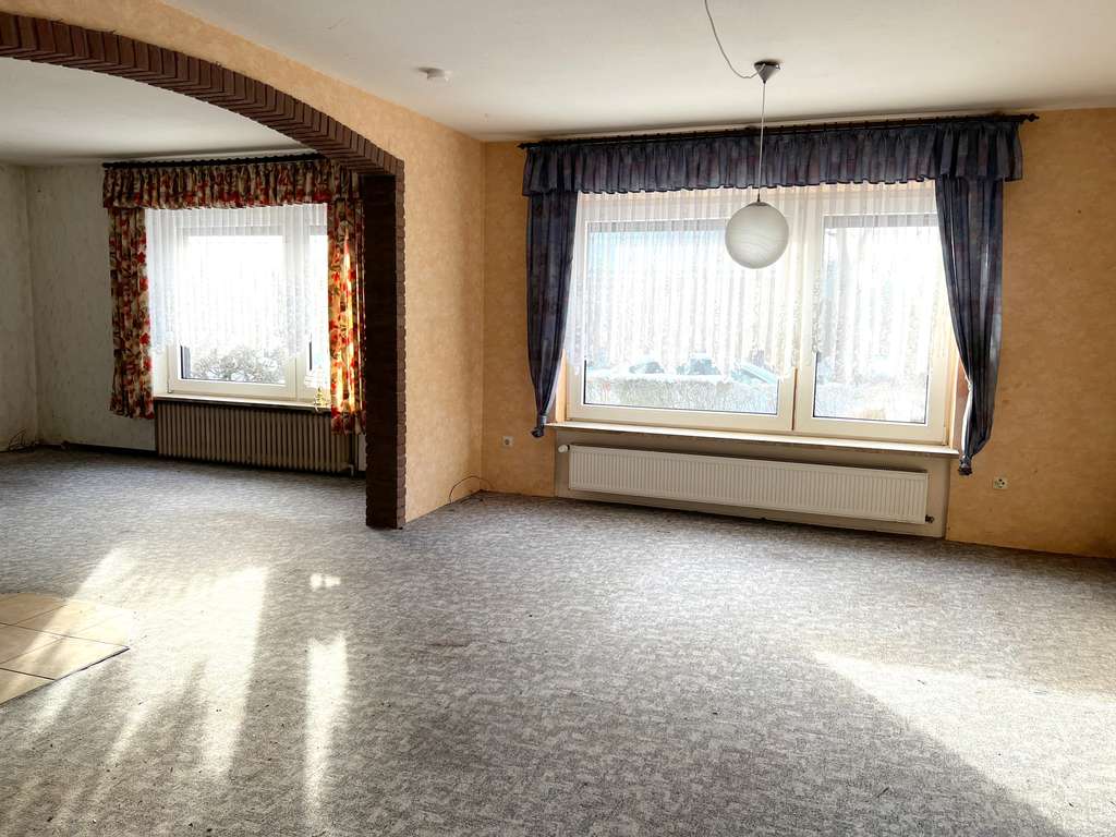 Immobilie in Wrist -  Großes familienfreundliches Einfamilienhaus mit zwei Garagen, in guter ruhiger Lage, zu verkaufen! - Bild 2