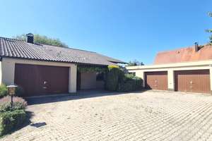 1788 - Platz, Ruhe und Lebensqualität – großzügiges Einfamilienhaus mit ELW und drei Garagen! – Die vollständige Adresse der Immobilie erhältst du vom Anbieter., 71131 Jettingen – Vorschaubild 2