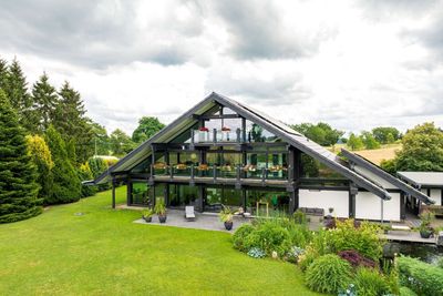 Das besondere Traumhaus – Wohnen mit Weitblick, Wellness und Weideland