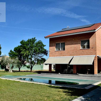 Exklusives Einfamilienhaus mit Pool und großem Grundstück in Mejorada del Campo.