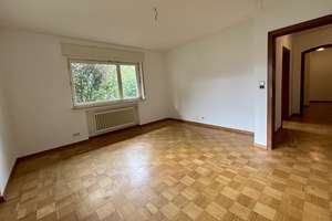 Großer Bungalow in ruhiger Sackgasse in Frankfurt-Fechenheim auf herrlich eingewachsenem Grundstück – Die vollständige Adresse der Immobilie erhältst du vom Anbieter., 60386 Fechenheim, Frankfurt am Main – Vorschaubild 6
