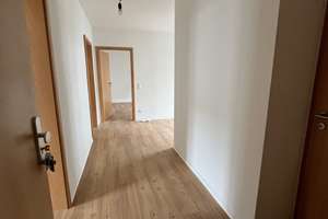 Stuttgart-Untertürkheim - 4-Zimmer-Wohnung mit Balkon – Mäulenstr. 13, 70327 Untertürkheim (Ortsteil), Stuttgart – Vorschaubild 2