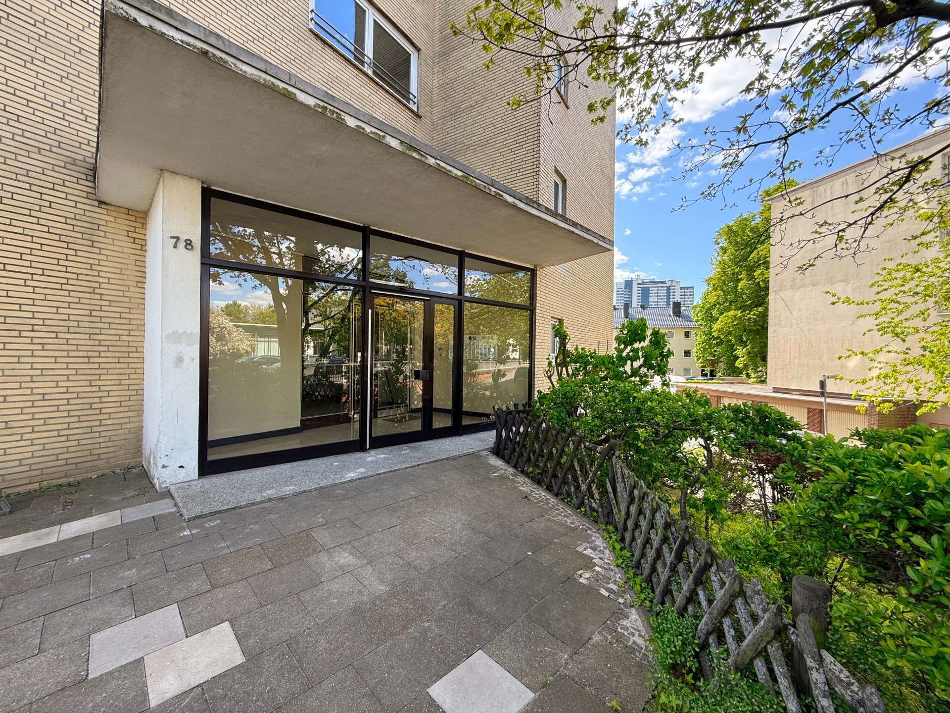 Citylage: 2-Zimmer, sanierungsbedürftig, mit Südwest-Balkon, Bremerhaven – Bild 2