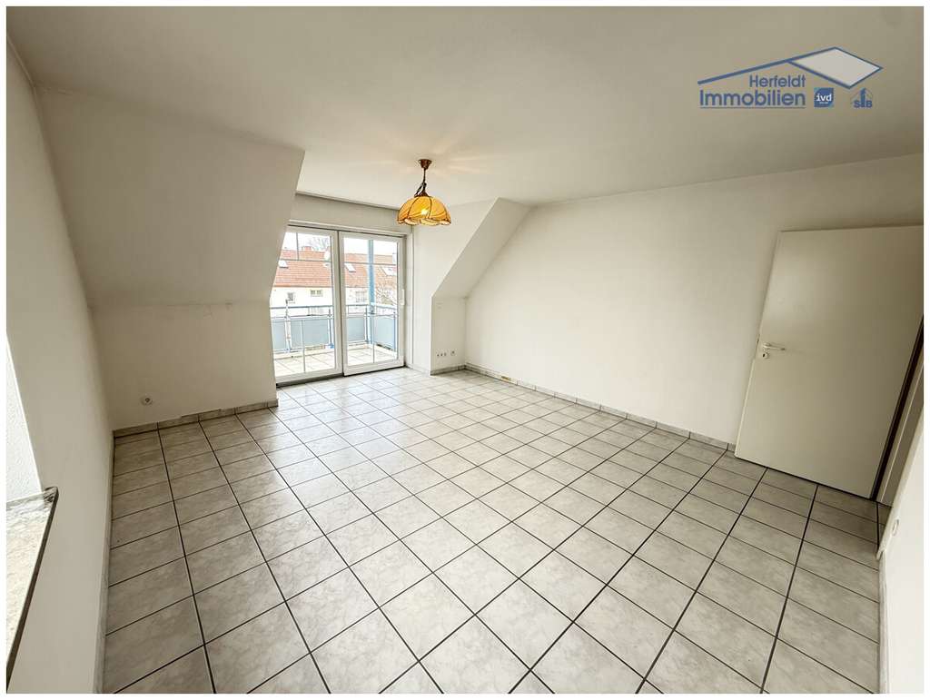 Immobilie in Kissing - Renovierte 3-Zimmer-Maisonette in ruhiger Lage mit Balkon & 2 TG-Stellplätzen - sofort bezugsfrei - Bild 1