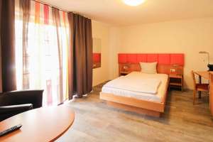 Sicheres Invest: Erdgeschosswohnung in Hotelkomplex mit eigener Terrasse und Tiefgarage – Die vollständige Adresse der Immobilie erhältst du vom Anbieter., 40599 Hassels, Düsseldorf – Vorschaubild 2